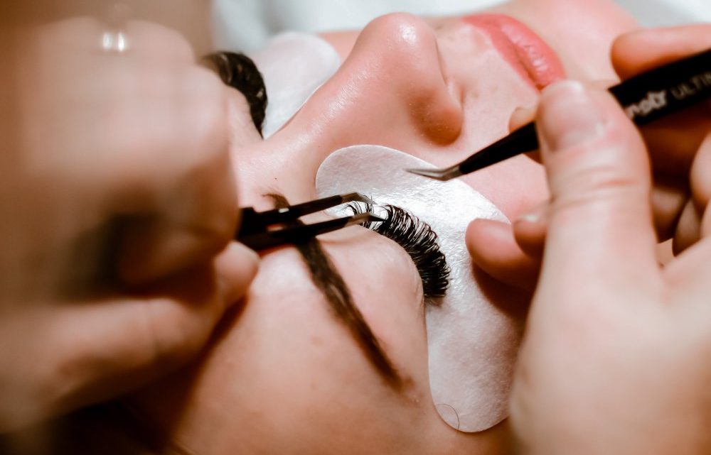 Få et intenst blik med lashes Få et intenst blik med lashes